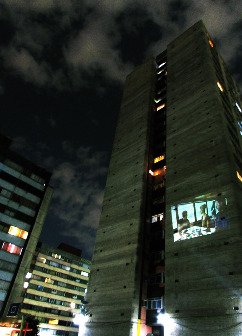 “Somos
aunque nos olviden” (Proyección en UH Tlatelolco, CDMX). Home II.